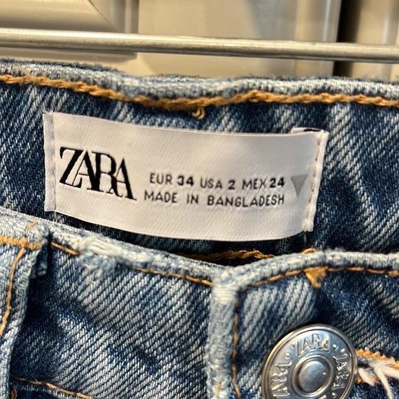 ZARA -THE STRAIGHT FULL LENGTH ZW JEANS LIMITED EDITION- SZ 2 button fly - Picture 4 of 5